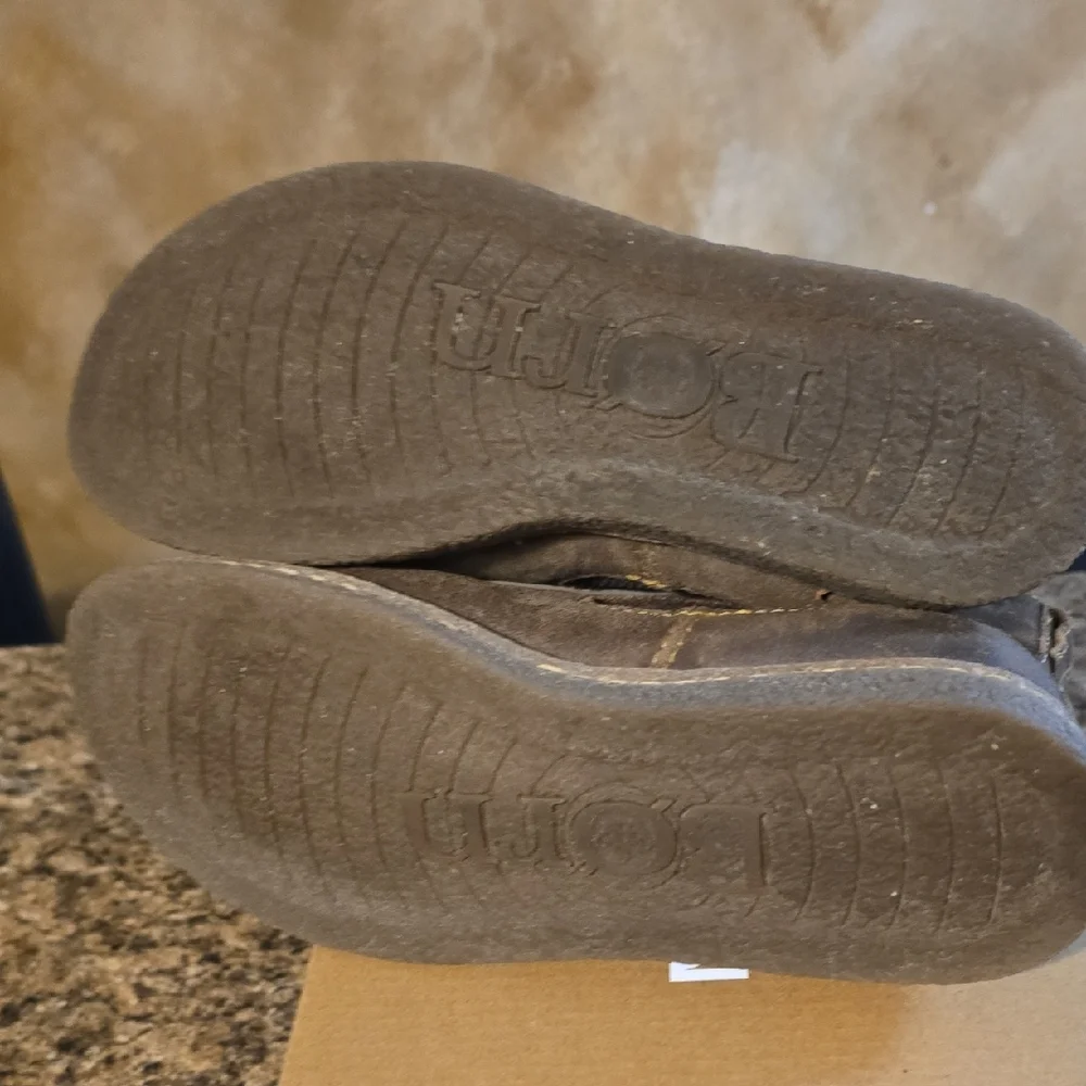 Women's Chelsea Ankle Boots in Brown Suede